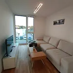 Appartement Neu Erstellte Mit Balkon In