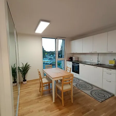 Neu Erstellte Mit Balkon In *