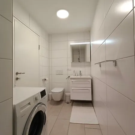 Neu Erstellte Mit Balkon In Apartment Hard